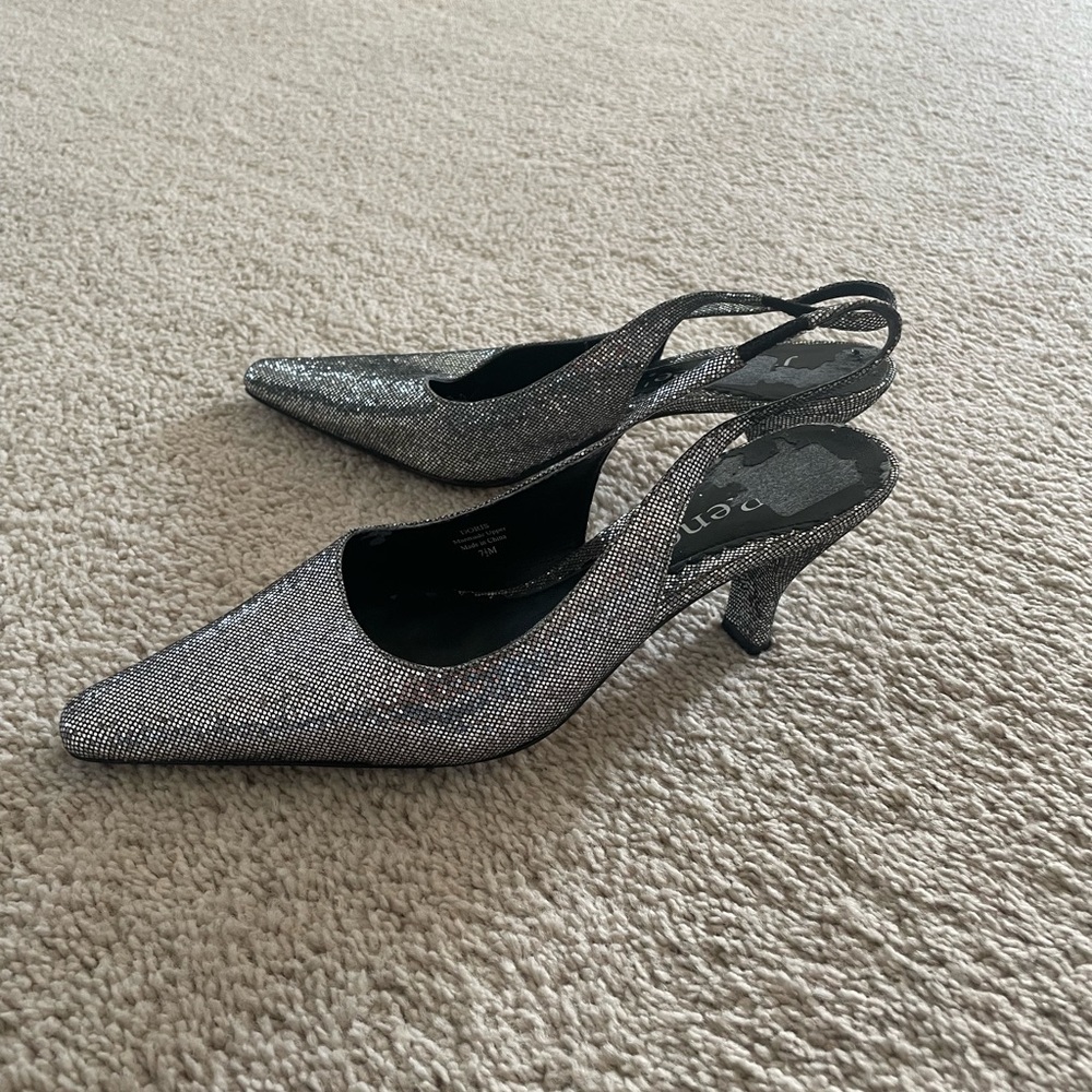 J. Renee Silver Silngback Kitten Heels Leather Sole 7.5